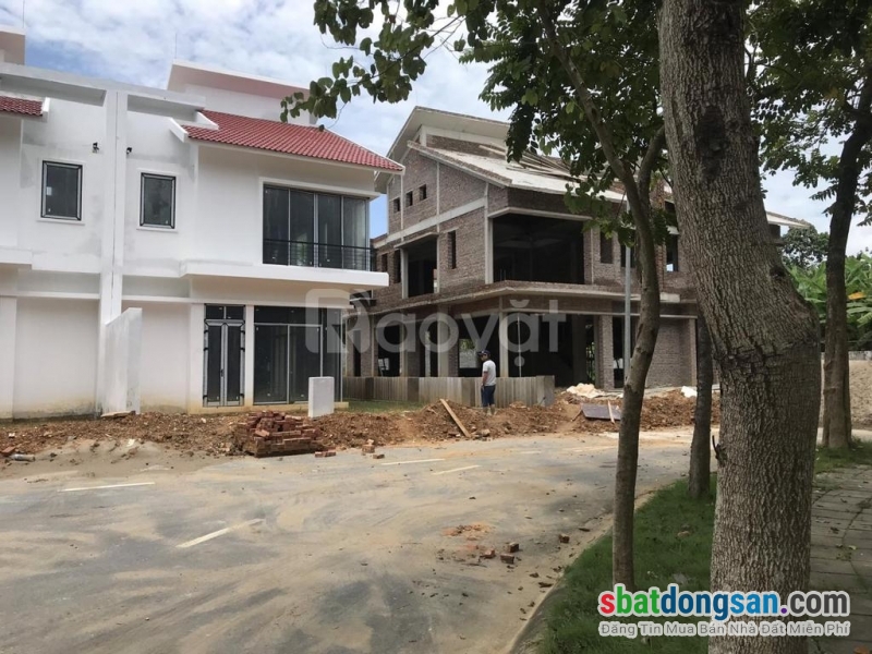 CC bán gấp biệt thự Xanh Villas view suối LH 0985257385